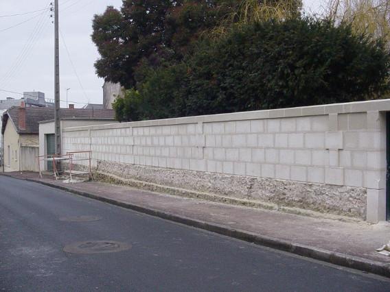  Mur de clôture en pierre de taille